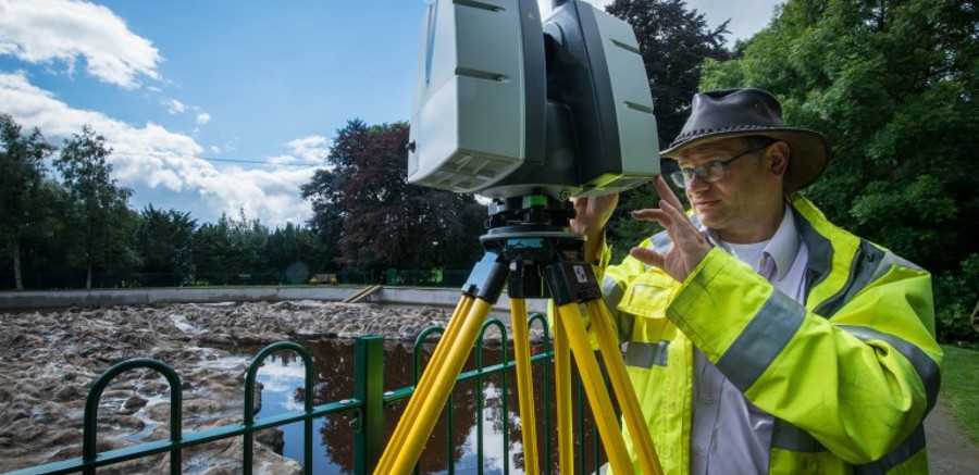 Someone using a laser scanner to scan a historic place outdoors